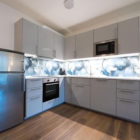 Bein Apartment With Parking ブルノ エクステリア 写真