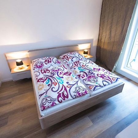 Bein Apartment With Parking ブルノ エクステリア 写真