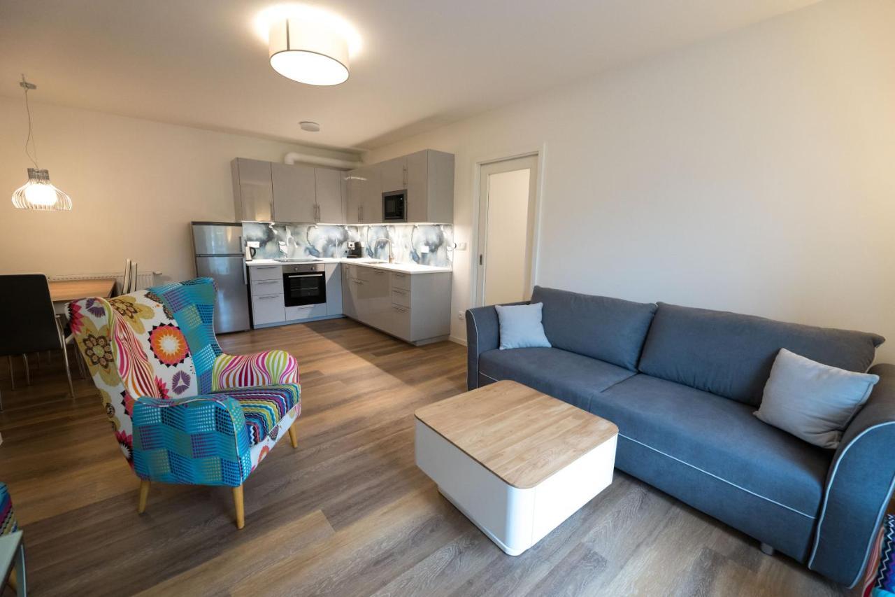 Bein Apartment With Parking ブルノ エクステリア 写真