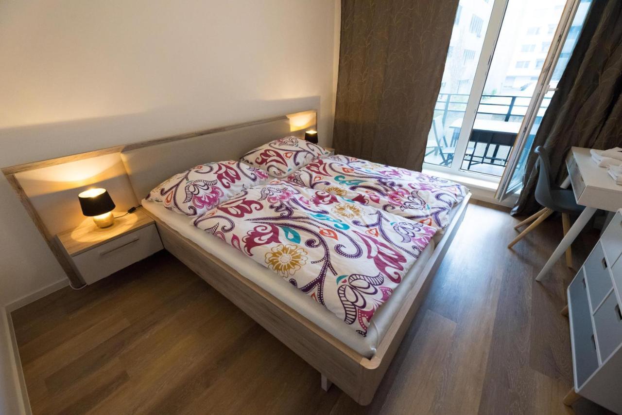 Bein Apartment With Parking ブルノ エクステリア 写真