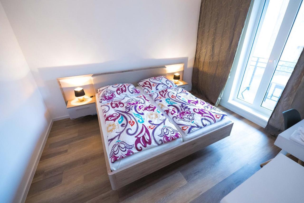 Bein Apartment With Parking ブルノ エクステリア 写真