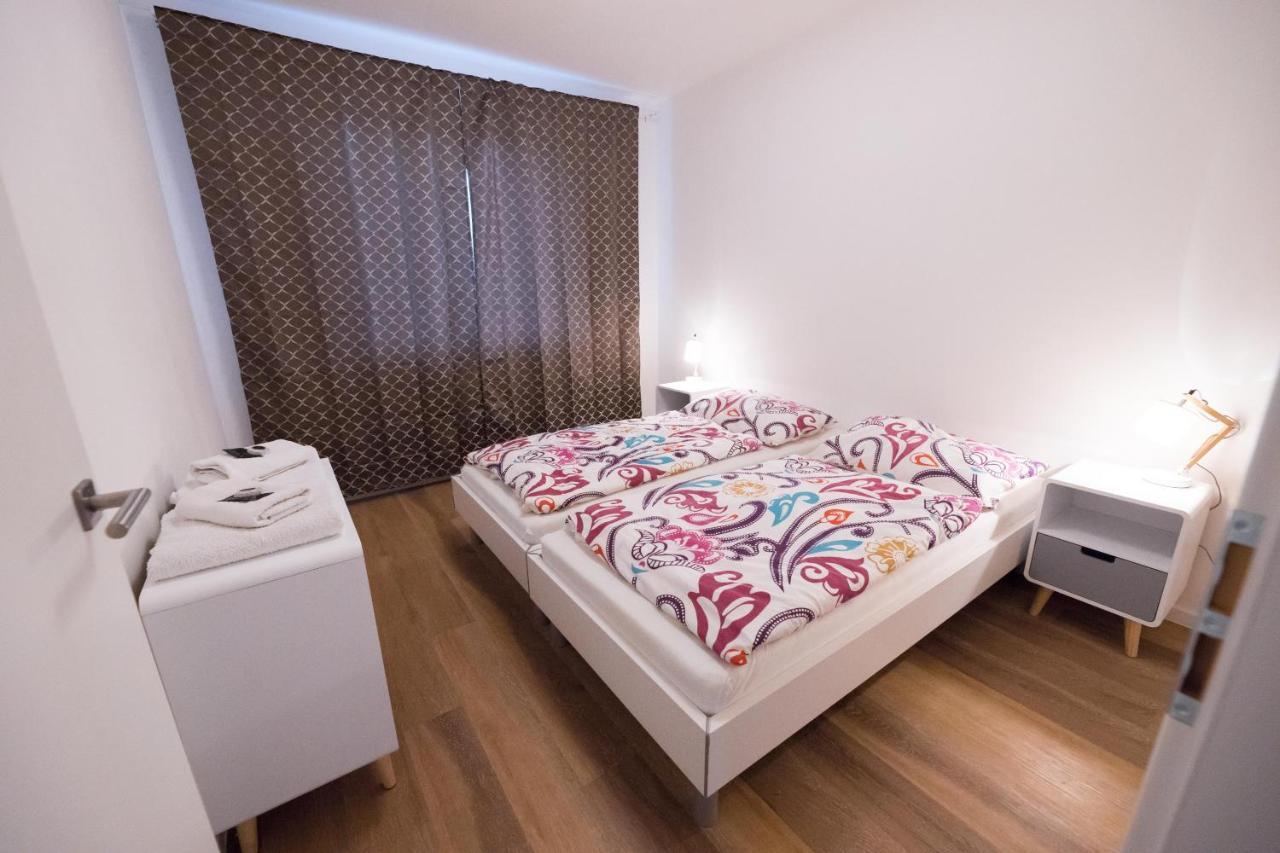 Bein Apartment With Parking ブルノ エクステリア 写真