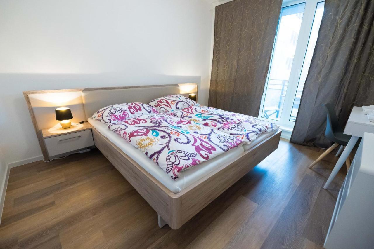 Bein Apartment With Parking ブルノ エクステリア 写真