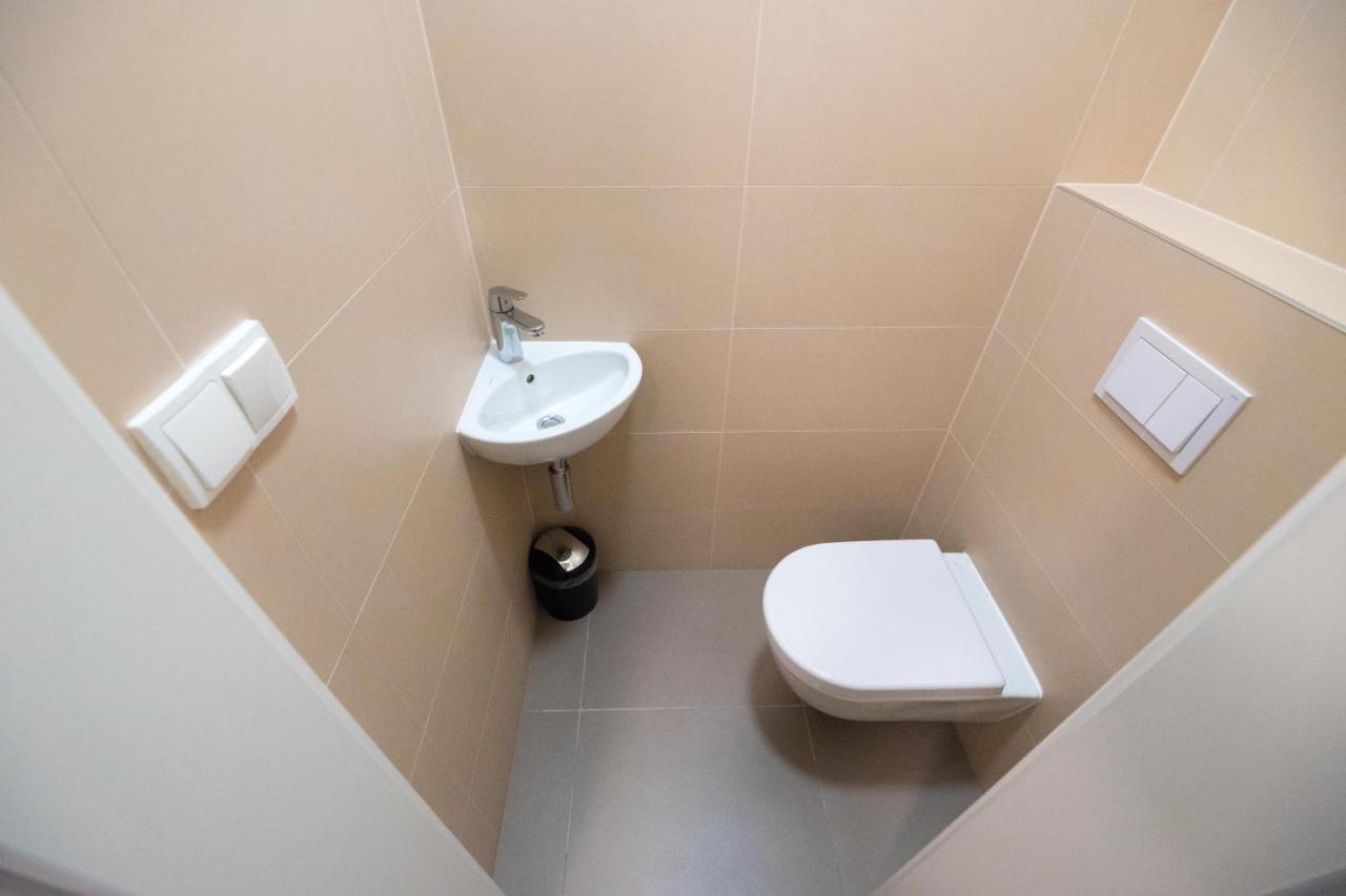 Bein Apartment With Parking ブルノ エクステリア 写真