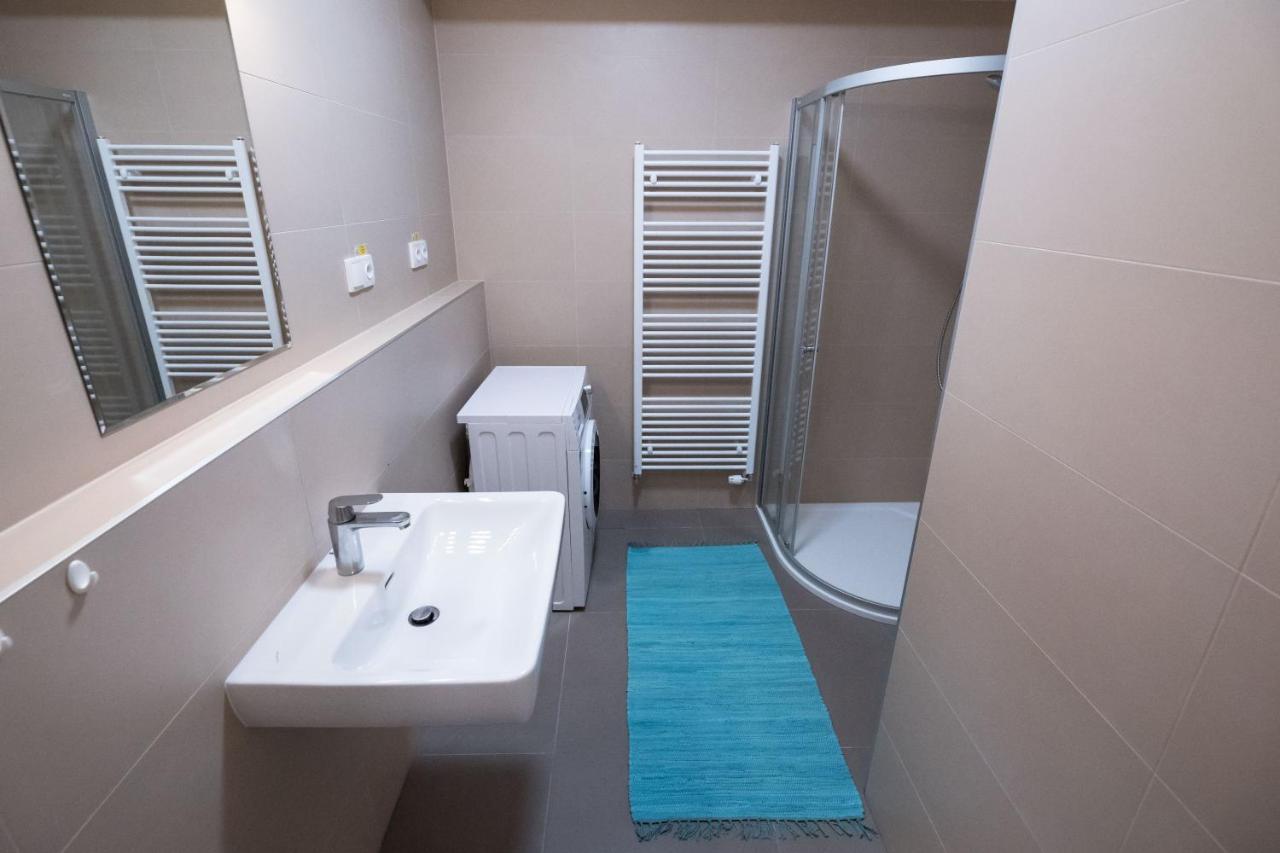 Bein Apartment With Parking ブルノ エクステリア 写真